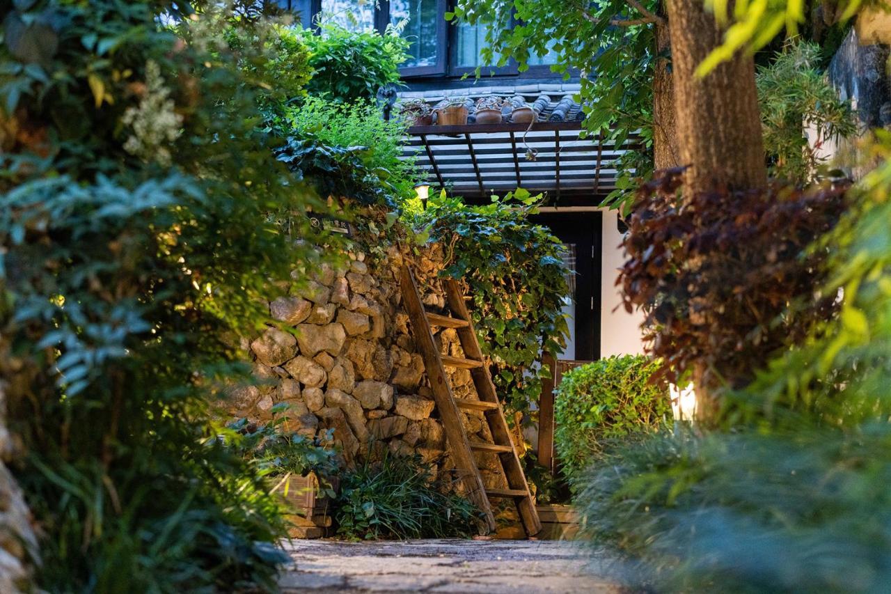 The Bivou Lijiang Hotel Lijiang  Buitenkant foto