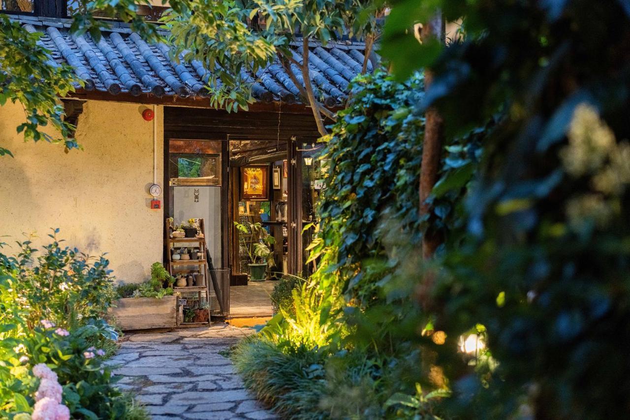 The Bivou Lijiang Hotel Lijiang  Buitenkant foto